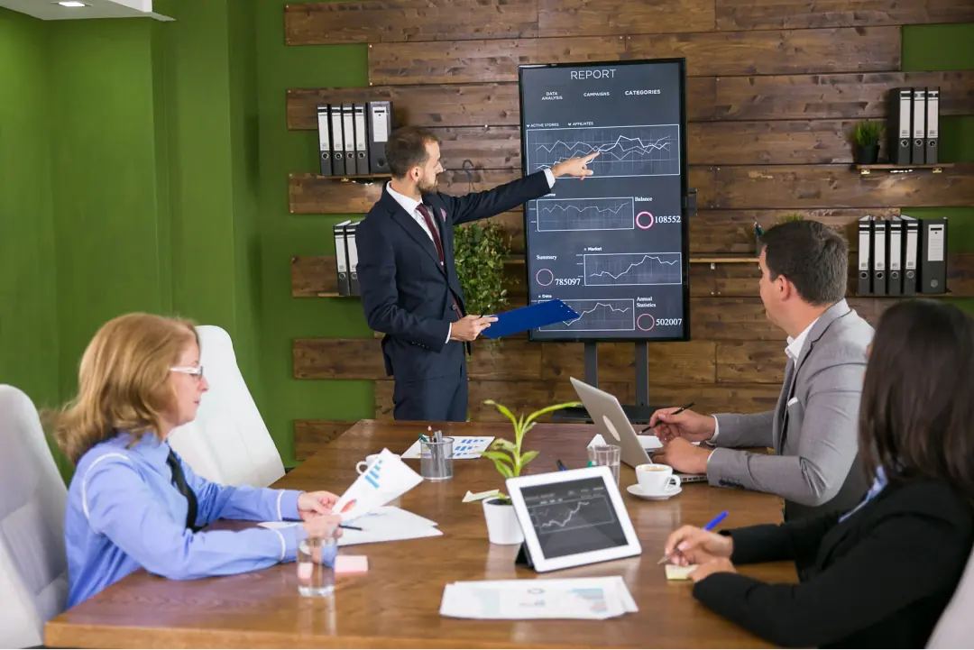 businessman-suit-having-presentation